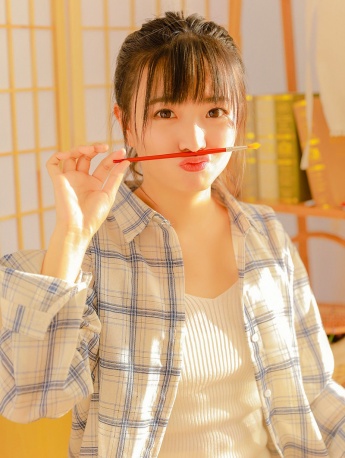 会画画的女孩诱惑大胆美女写真