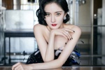 Sexy photo pictures of Yang Mi in feather streamer skirt