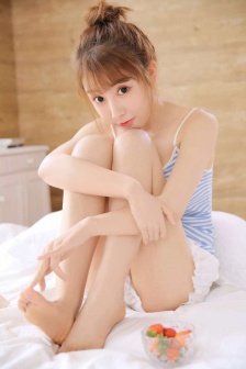 性感白淨美人吊帶美腿寫真