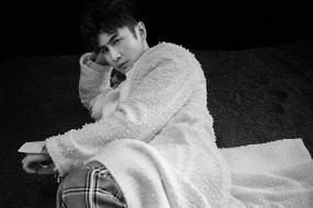 Handsome guy Zhang Yunlong computer desktop wallpaper