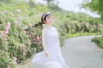 Pictures and photos of beautiful girls in the spring flower season