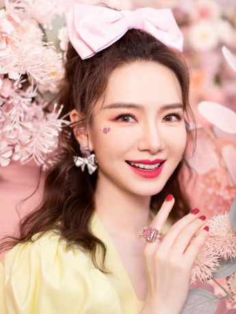 戚薇黃色洋裝春日甜美寫真