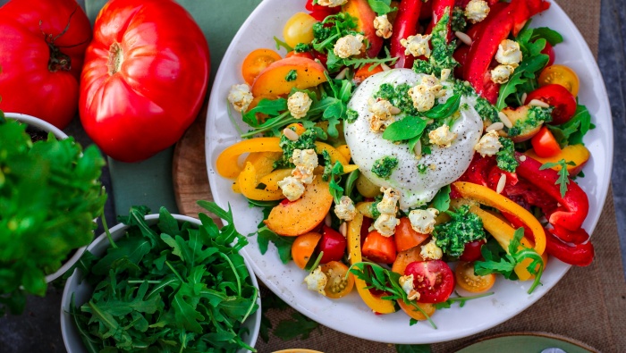 清脆爽口的蔬菜沙拉图片桌面壁纸