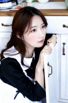 甜美女仆迷人养眼私房写真