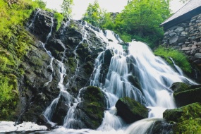 高清瀑布图片高清电脑壁纸