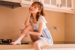 廚房美嬌娘蕾絲睡衣撩人性感寫真