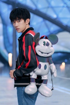 Yi Yang Qianxi’s latest activity photos in May 2021