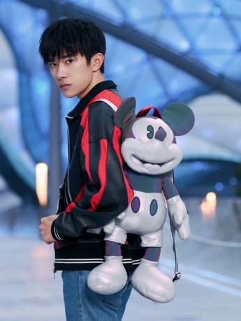 Yi Yang Qianxi’s latest activity photos in May 2021