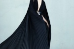 周冬雨黑色深V拖地裙性感写真