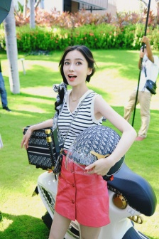 Angelababy's sweet girly photos