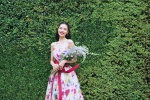 Sexy photo pictures of Zhong Chuxi in flowery tube top dress