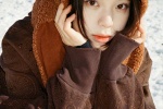 Ouyang Nana winter snow mobile wallpaper