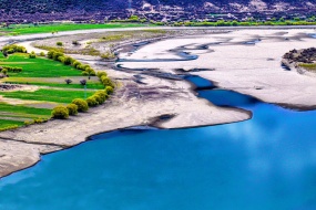 国庆旅游雅鲁藏布江风景图片桌面壁纸