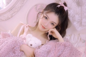 粉红少女性感图片写真壁纸