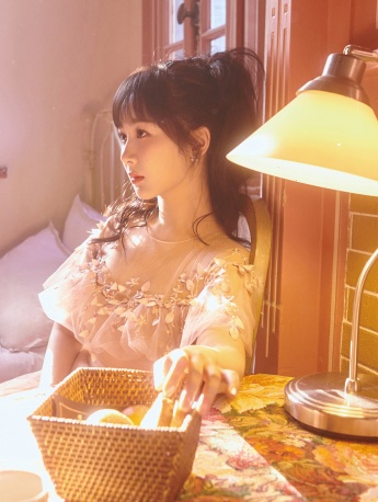 杨紫清甜可爱写真手机壁纸