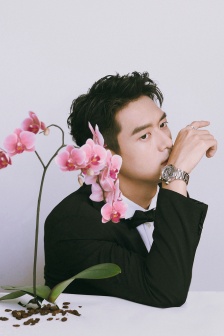 Li Xian's elegant and handsome photo mobile wallpaper