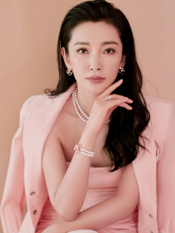 李冰冰粉色裹胸礼服性感写真