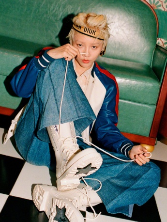 Liu Yuxin sports headband fashion cover photo pictures