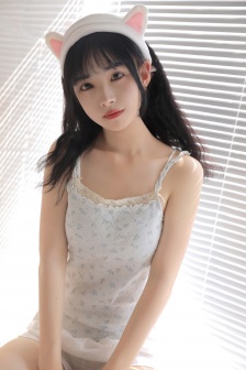可爱的吊带美女性感私房写真
