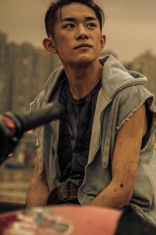 Young You Yi Yang Qianxi mobile wallpaper