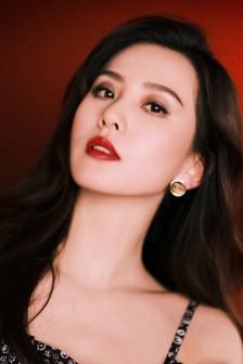 Liu Shishi's cool, charming and sexy event photos
