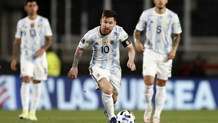 梅西破门极清电脑壁纸