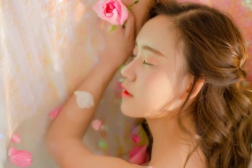 仙氣飄飄美女寫真桌麵壁紙