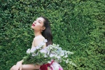 Sexy photo pictures of Zhong Chuxi in flowery tube top dress