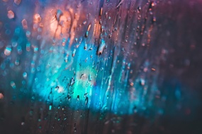 淅淅沥沥的雨天图片桌面壁纸