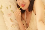 豐滿吊帶美女妖嬈性感私房照