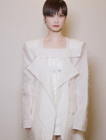Li Yuchun golden makeup night fashion photo pictures
