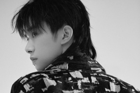 易烊千玺黑白质感写真高清壁纸