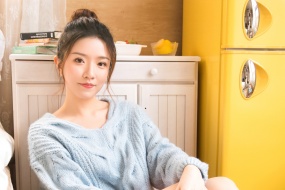 家居美女唯美私房寫真壁紙