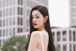 Song Yi's sexy photo in pure white dress