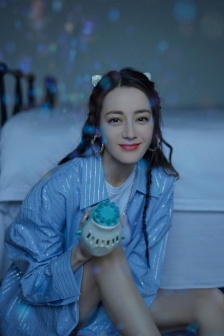 迪丽热巴条纹衬衣清新性感写真