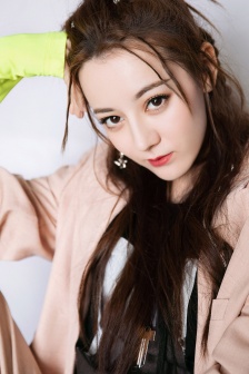 愛豆迪麗熱巴手機壁紙