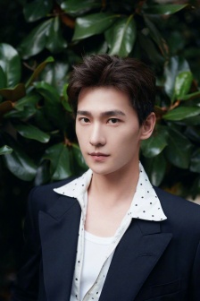 Yang Yang's handsome summer film-like photo blockbuster