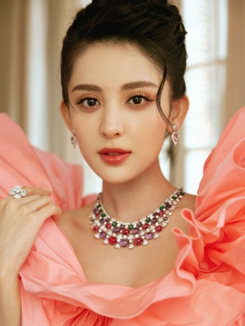 Sexy photo of Nazha in pink trailing dress