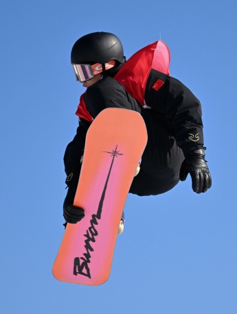 蘇翊鳴空中抓板手機壁紙