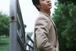 Xu Guanghan elegant and handsome photo in beige suit