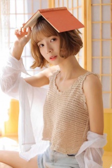 短发美女性感撩人私房美女写真