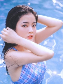 泳池美女