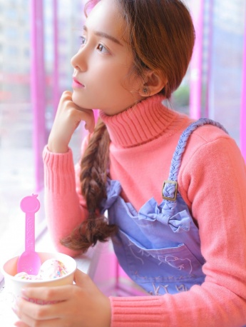 冰淇淋女孩可爱图片手机壁纸