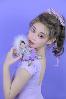 圆润性感美女妩媚诱惑写真