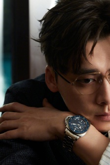 Li Yifeng's glasses make him handsome magazine cover photo