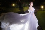 Mao Xiaotong's sexy photo pictures of light-colored tube top and gauze skirt