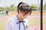 操场上的美女制服短裙性感诱惑写真