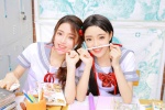 美女姐妹花教室制服诱惑迷人写真
