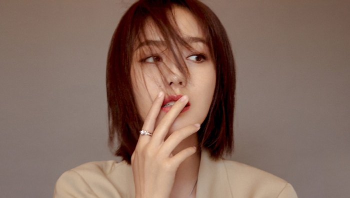 Tong Liya refreshing short hair fashion photo desktop wallpaper