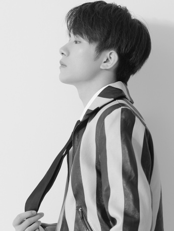 酷帥好看的易烊千璽手機壁紙